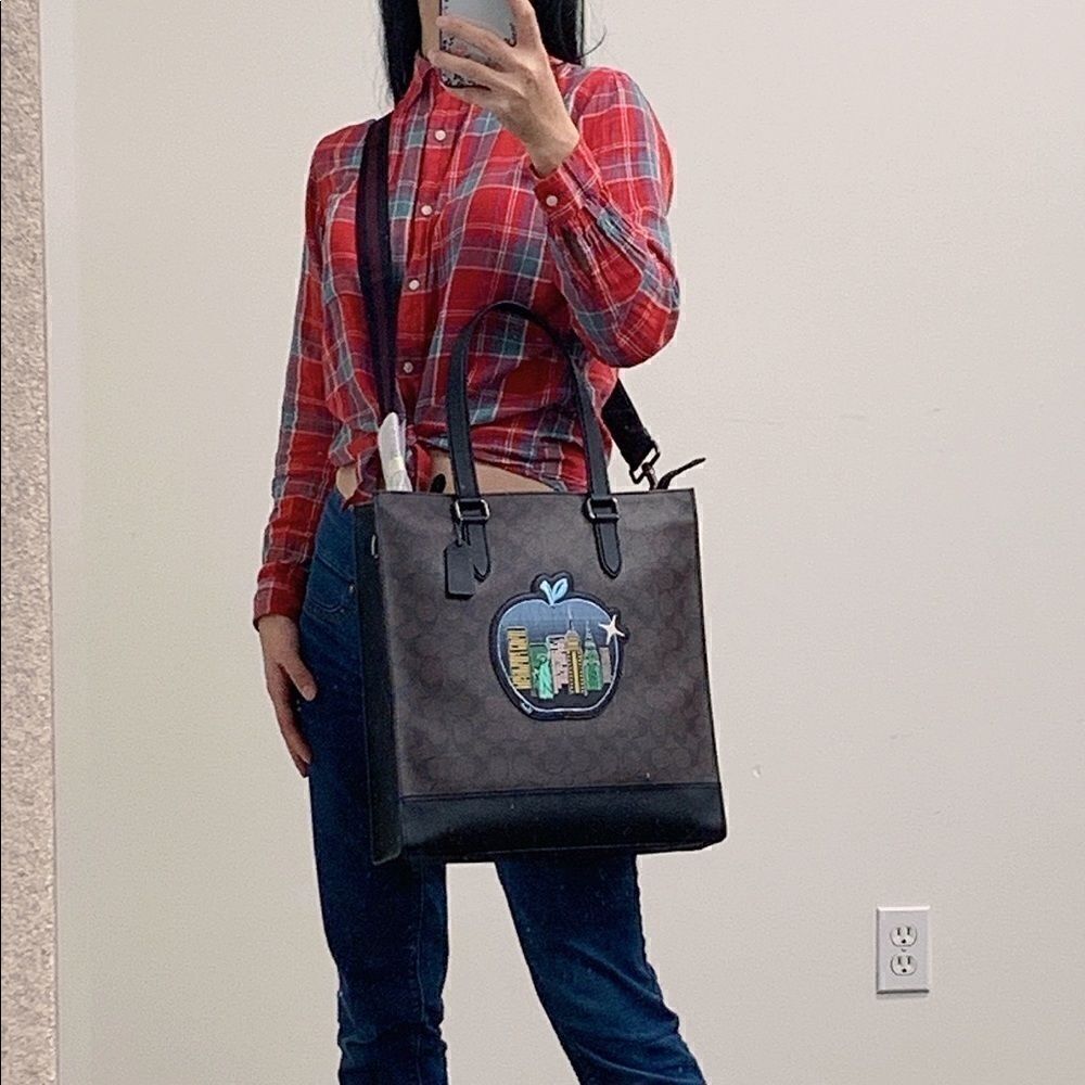 Coach Graham Structured Tote In Signature Canvas With Souvenir Patches - Picture 7 of 16